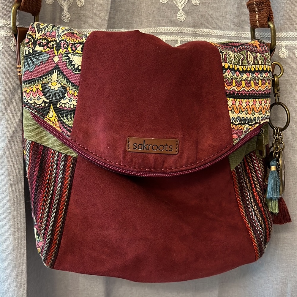 Sakroots crossbody purse in good pre-owned condition
